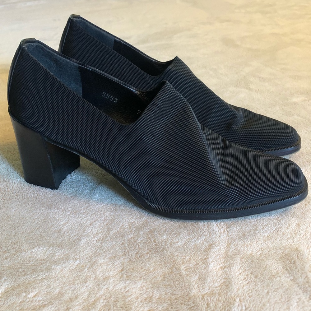 Donald J. Pliner Closed Toe Heels Size 9.5